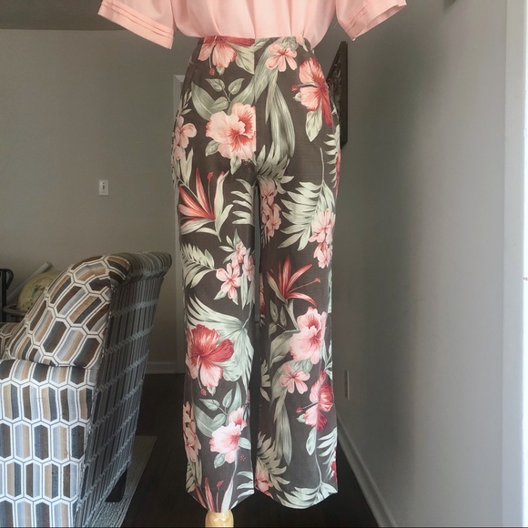 Vintage 90s Silk Hawaiian Floral Capris - Picture 8 of 11